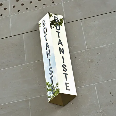 מלון Botaniste 4*