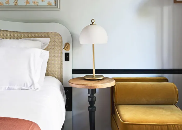 ホテル Botaniste パリ